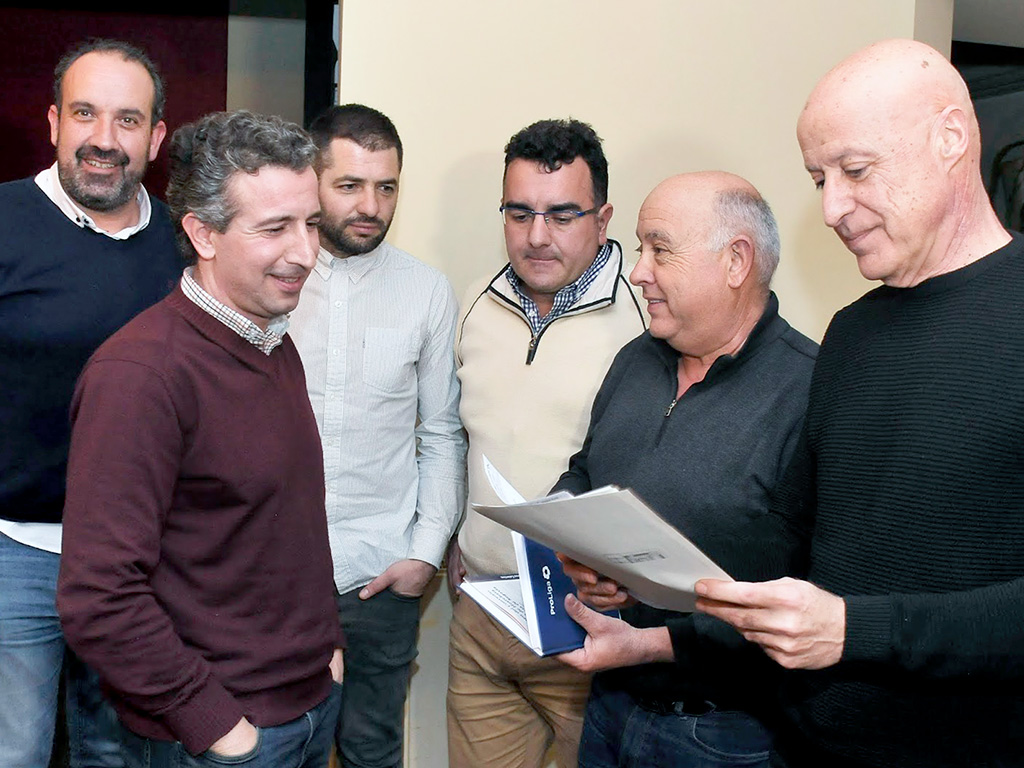 Los miembros de la Junta Directiva de la Segoviana, momentos después de anunciar su dimisión el 25 de febrero. / JUAN MARTÍN-GIMNÁSTICA SEGOVIANA