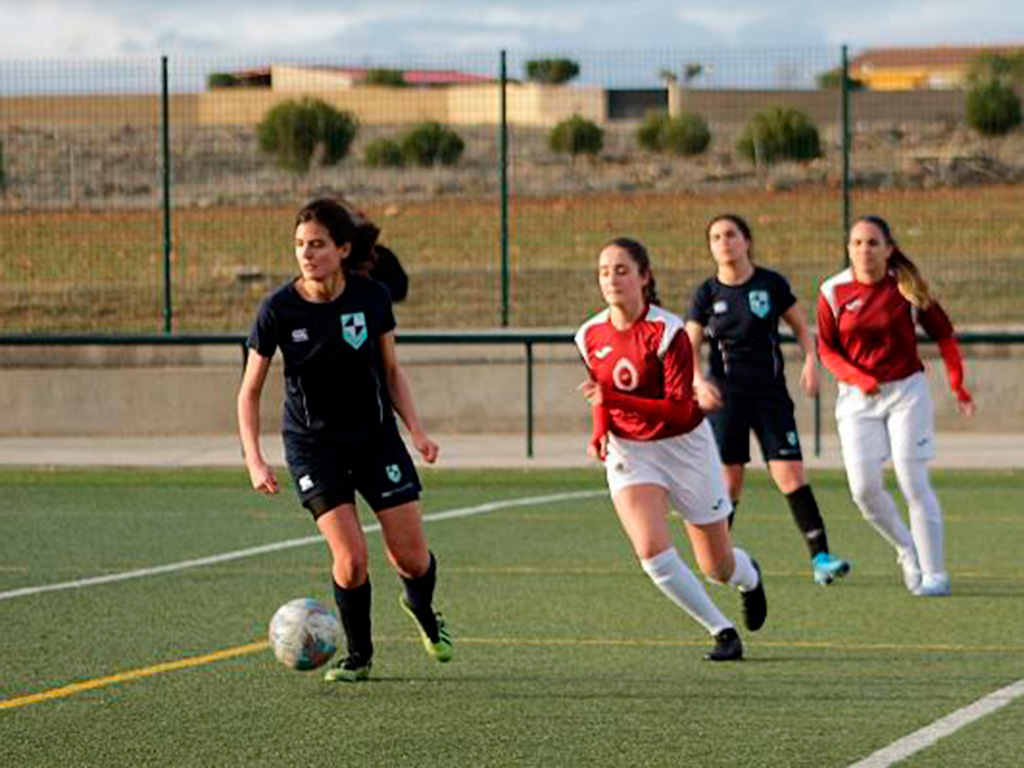 Teresa, autora de cuatro de los cinco goles del Ie University. / ÁNGELO