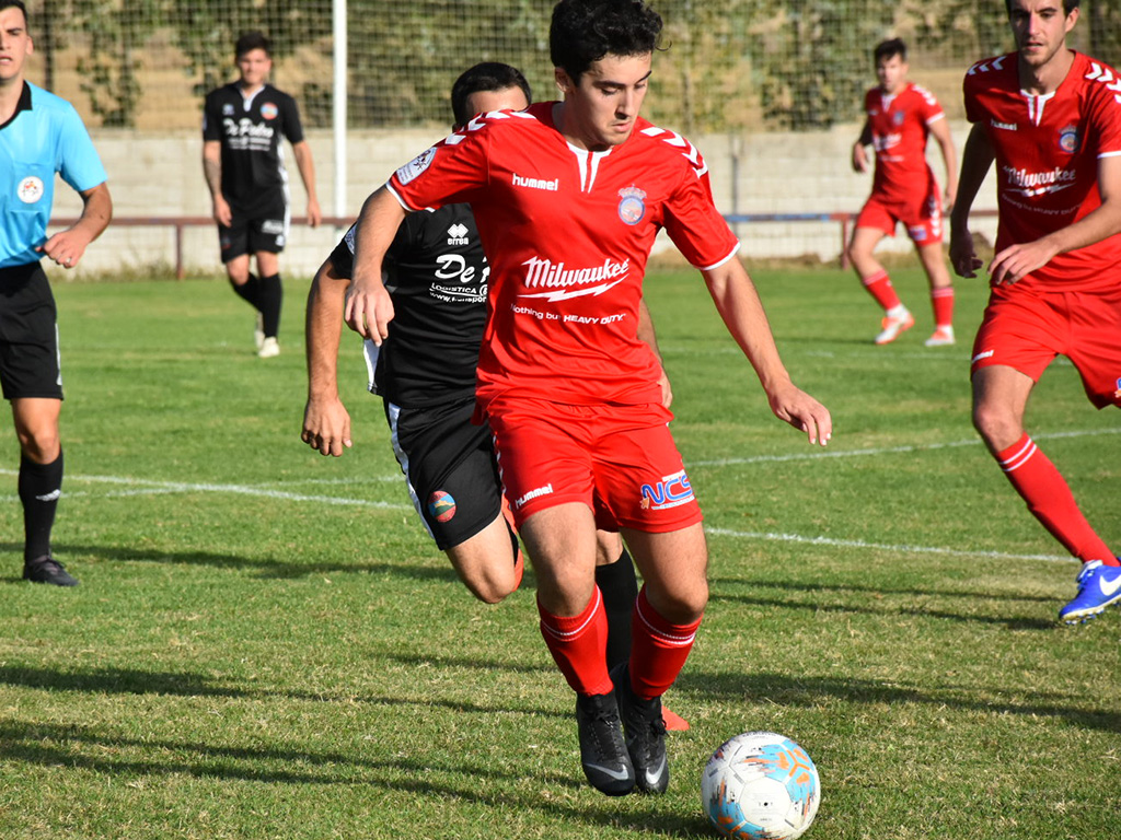 Imagen de un encuentro jugado por el Turégano en la Regional de Aficionados. / A.M.