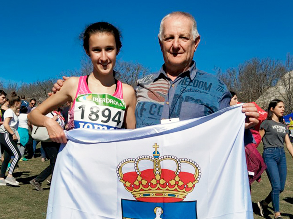 Pilar Moreno junto a su entrenador, Antonio Requero. / E.A.