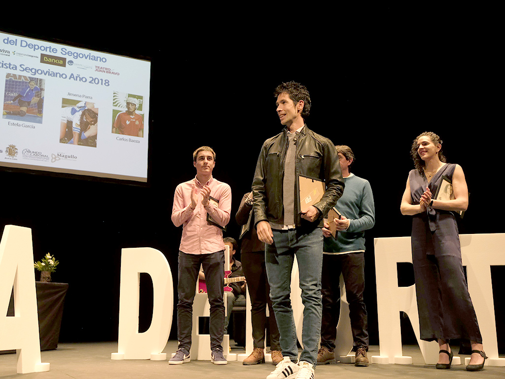 Los premiados de una pasada edición de la Gala del Deporte segoviano, con Javi Guerra en primer plano. / KAMARERO