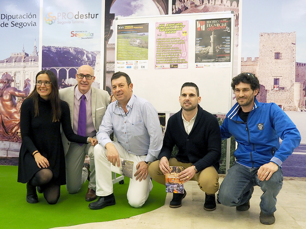 Beatriz Serrano, de la Fundación Caja Rural; Óscar Moral, diputado de deportes; Enrique Arranz, organizador del BTT; Daniel Sacristán, de las pedestres; y Francisco Pastor, del ajedrez. / NEREA LLORENTE