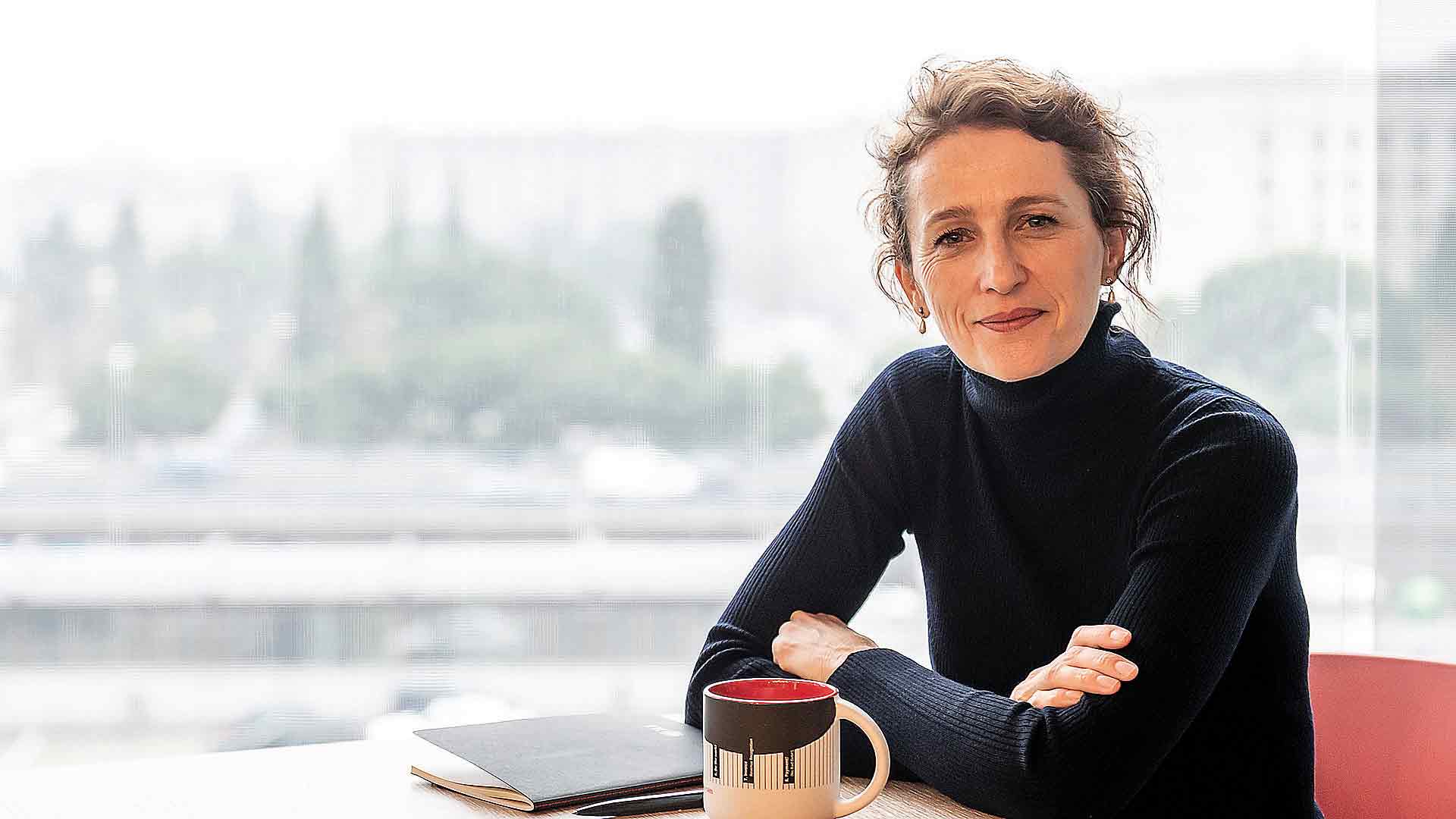 La profesora Amelie de Masily cuenta con más de 15 años de experiencia en trabajo a distancia. / IEU