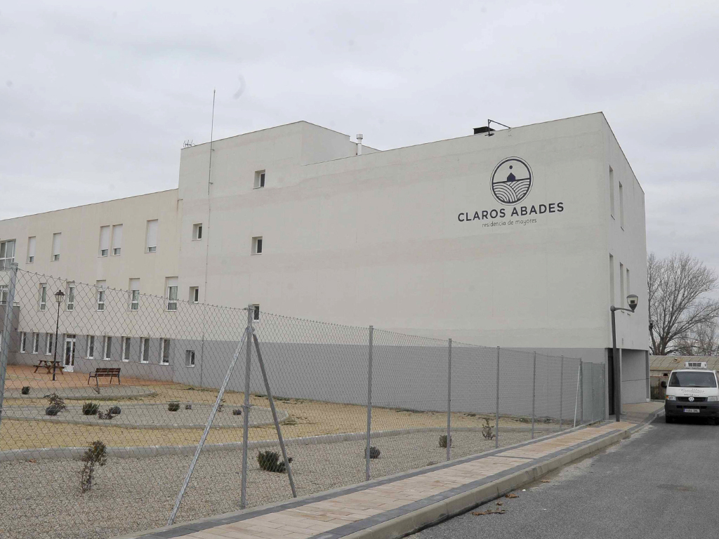 Centro residencial ‘Claros’, en Abades.  /KAMARERO
