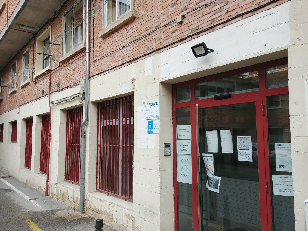 Centro Cívico de San Millán, en un edificio municipal de la plaza de Echegaray. / E. A.