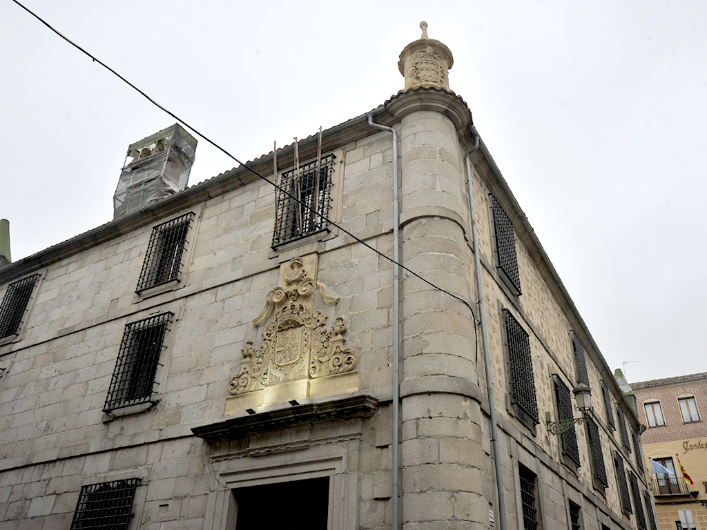 El proyecto incluye la continuación de restauraciones en la fachada. / Kamarero