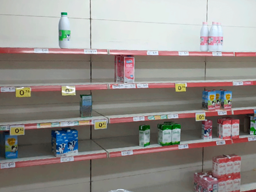 Muchos ciudadanos han continuado haciendo compras compulsivas en los supermercados.