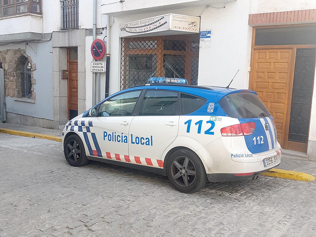 Coche de la Policía Local de El Espinar. /E.R.