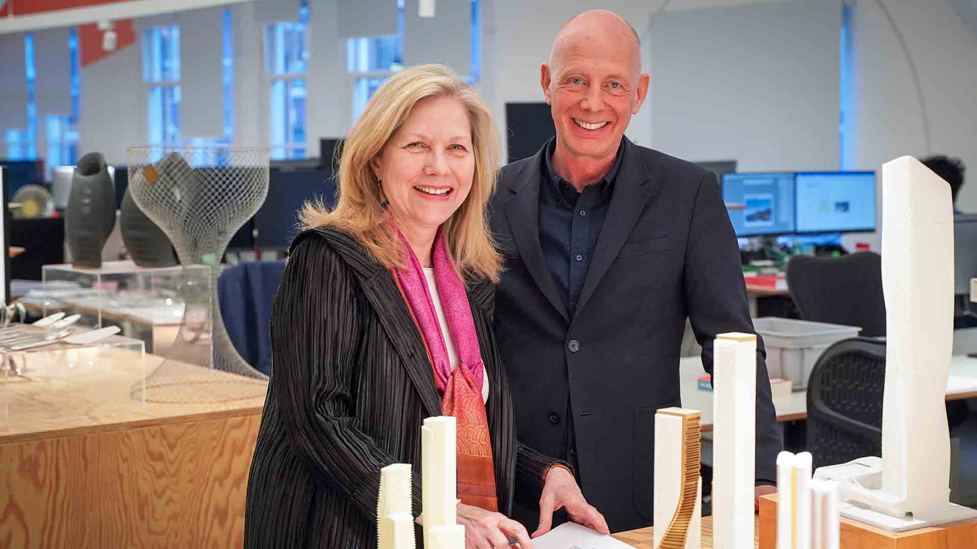 Martha Thorne, decana de IE School of Architecture and Design con el fundador de UNStudio Ben van Berkel. / IEU