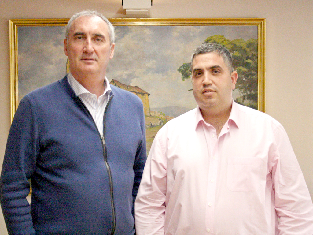 El delegado de la Junta y el alcalde de Melque, en el momento de la reunión de hace varios días..