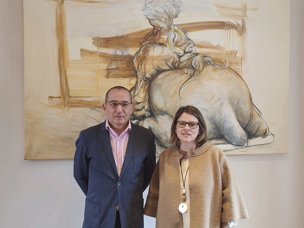 El presidente de Ajupareva y la teniente de alcalde, en el Ayuntamiento.