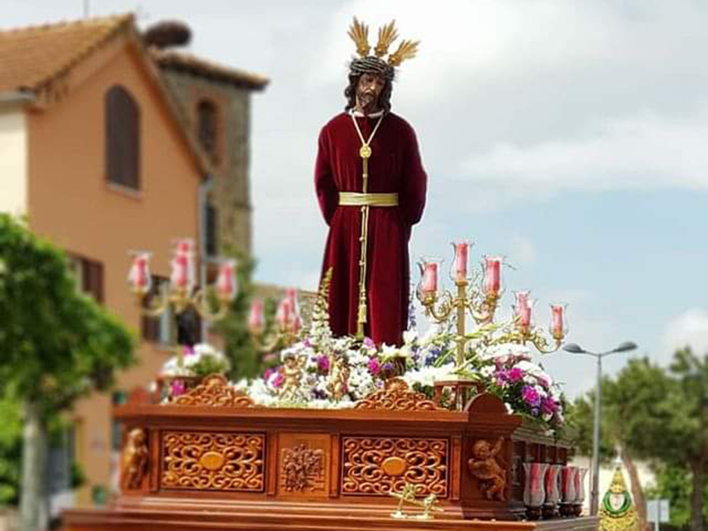 Imagen de Nuestro Señor Jesús de la Paz, por las calles de Palazuelos de Eresma. /E.A.