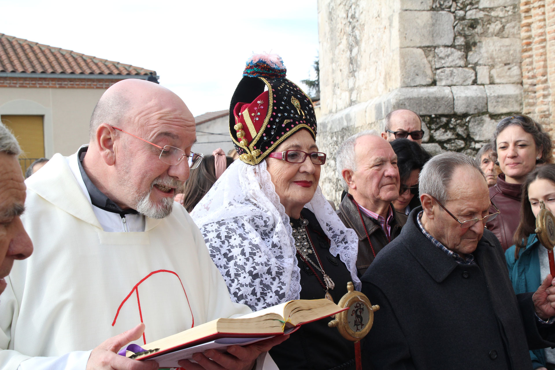 Fernando Mateo en una de las últimas procesiones celebradas en Cuéllar, la de Las Candelas. /C.N.
