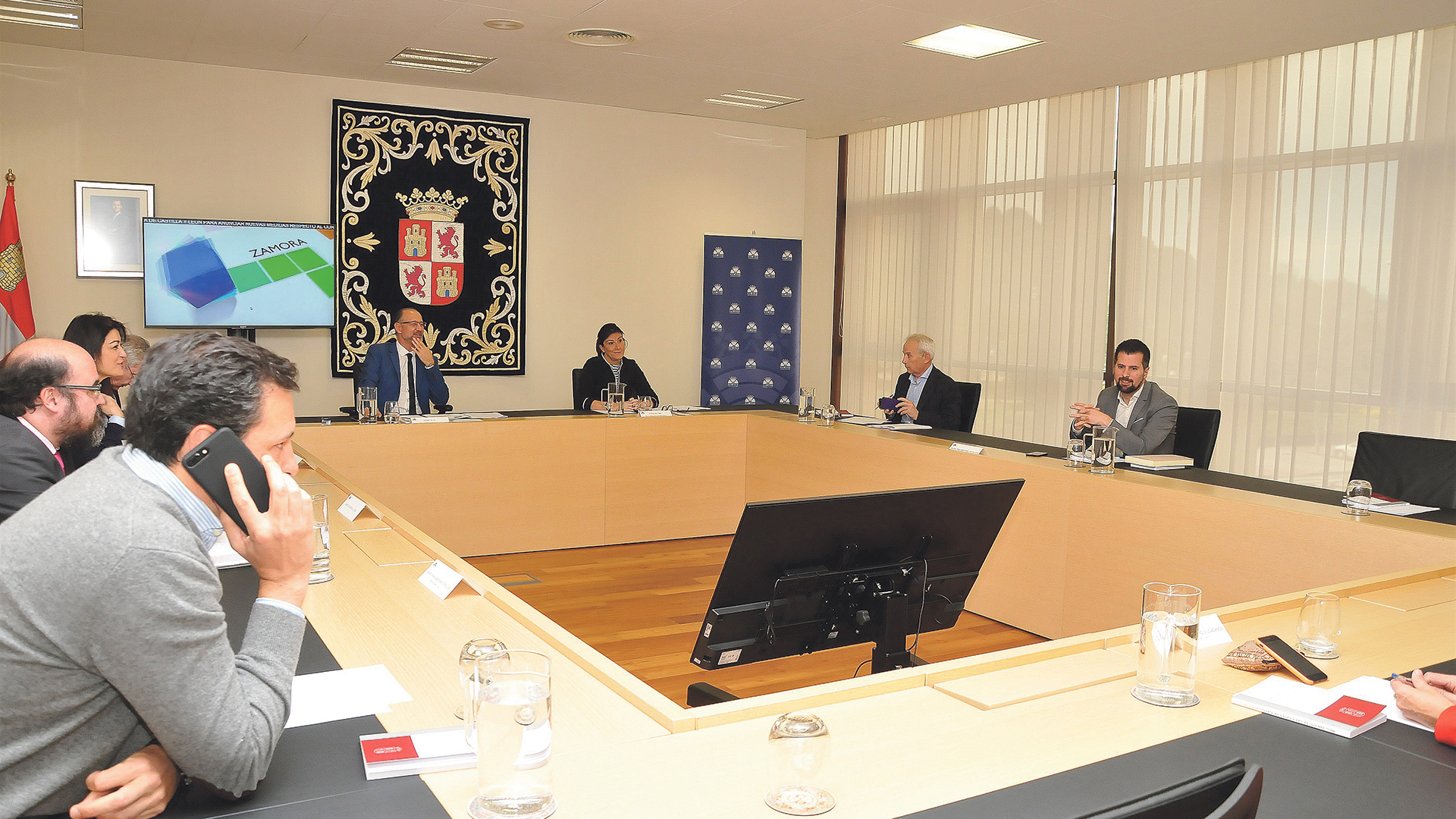 Reunión extraordinaria de la Mesa y Junta de Portavoces en las Cortes de Castilla y León.
Reunión extraordinaria de la Mesa y Junta de Portavoces en las Cortes de Castilla y León.


12/3/2020