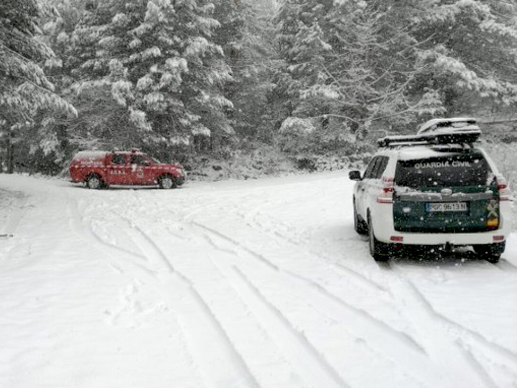 La nieve sorprendió a los dos montañeros, con experiencia alpina y bien equipados, en la Sierra de Guadarrama. / E. P.