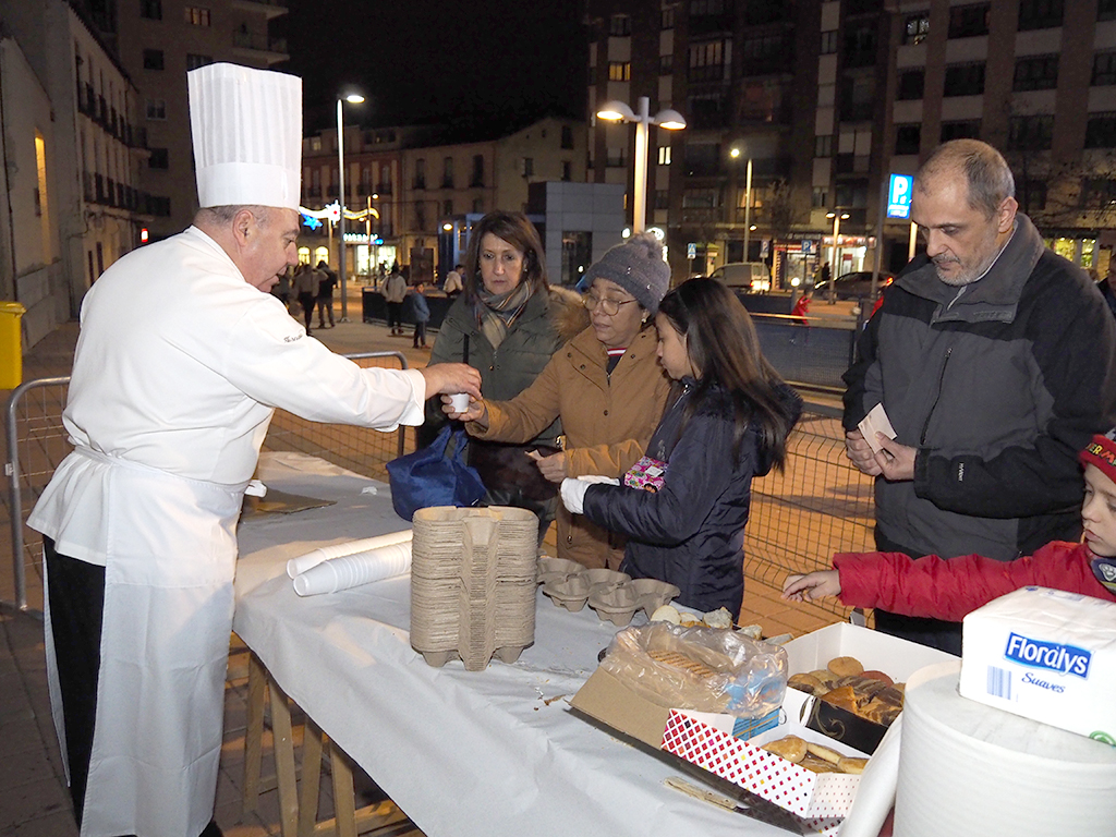Los cocineros profesionales quieren seguir siendo útiles a la población en estos días.