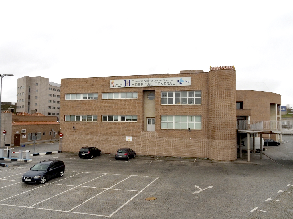 Así se encontraba el domingo uno de los aparcamientos del Hospital. /NEREA LLORENTE