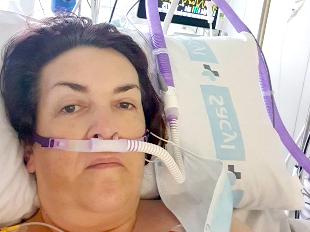 La alcaldesa de Nieva, en la UCI, donde se encuentra hospitalizada.