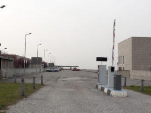 Los usuarios del parking del Hospital “pagan” la desinformación 3 5 3nerea barrera levantada