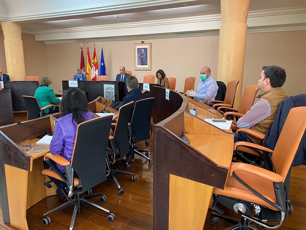 Un momento del pleno celebrado el viernes. /E.A.