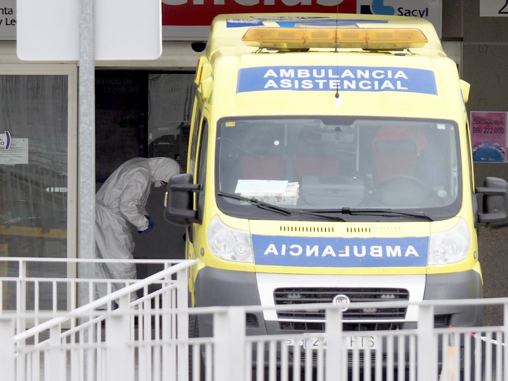 Traslado de pacientes al Hospital General. / NEREA LLORENTE