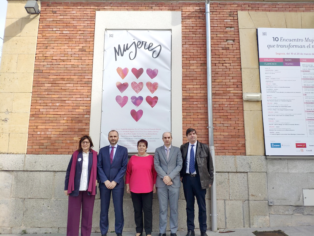 Una Premio Nobel encabeza la X edición del ciclo Mujeres 1 Los responsables municipales y colabores del ciclo, en la presentación de su décima edición. / El Adelantado