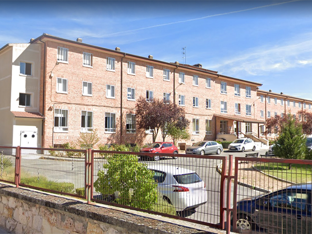 La residencia de Cáritas de El Sotillo recibe material de la Gerencia 1 Residencia 'El Sotillo', de Cáritas, situada en el barrio del mismo nombre del municipio de La Lastrilla. / E. A.