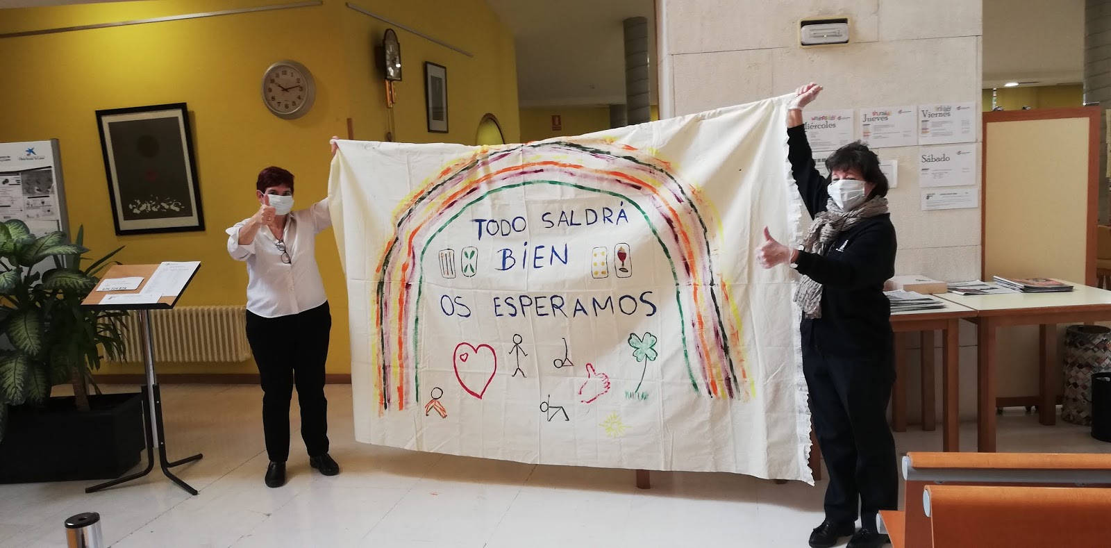 Trabajadoras del Centro de Día con un mensaje para todos sus usuarios.