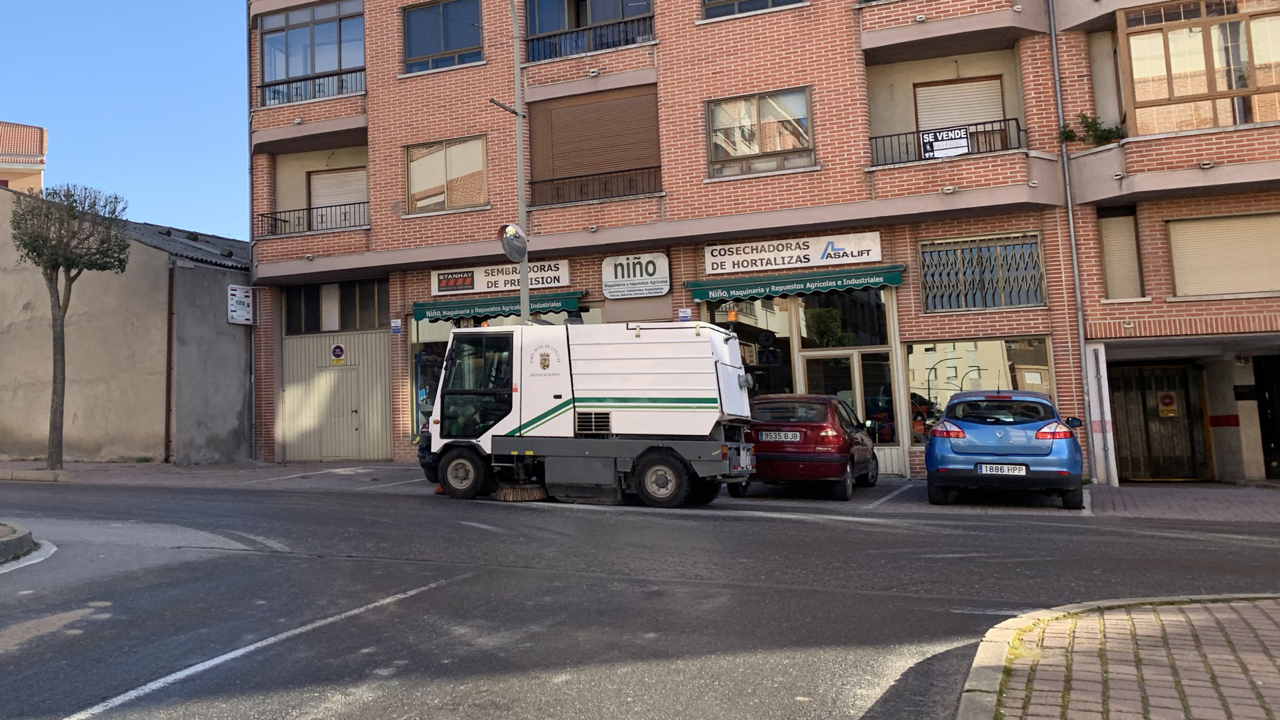 Desinfección de Cuéllar ayer lunes.