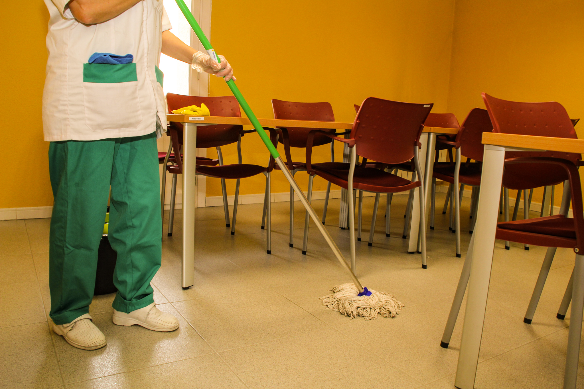 Las trabajadoras de la limpieza se exponen al 100% y se las considera sector de contagio “leve”.