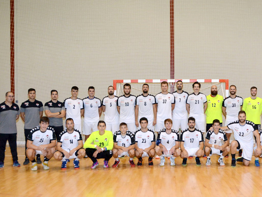 La plantilla actual del Viveros Herol Balonmano Nava para la temporada 2019/20./ AMADOR MARUGÁN
