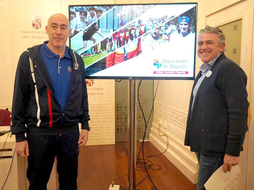 Más dinero para el deporte 1 Óscar Moral (dcha) y José María Bravo, momentos antes de la presentación../ D. PROVINCIAL