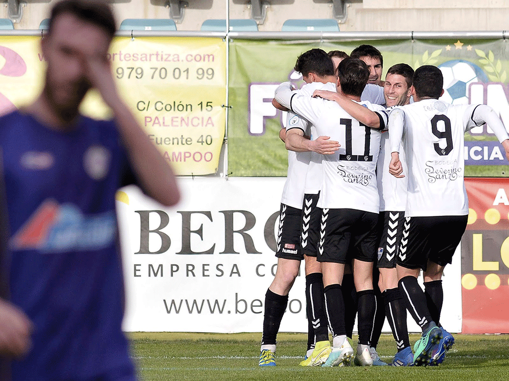 La Segoviana celebra el gol de Dani Arribas. / JUAN MARTÍN - LA GIMNÁSTICA