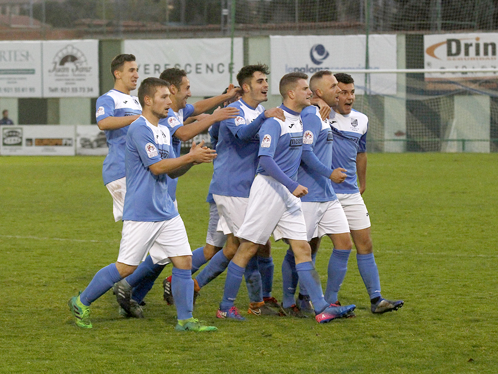 Los jugadores del Unami CP celebran un gol, en un partido disputado en La Albuera esta temporada. / NEREA LLORENTE