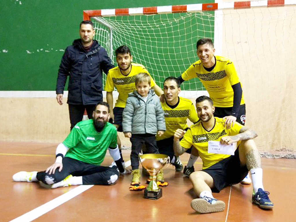 El equipo del Comercial Zamora, ganador de la pasada edición del maratón de Bernardos. / ACDVC