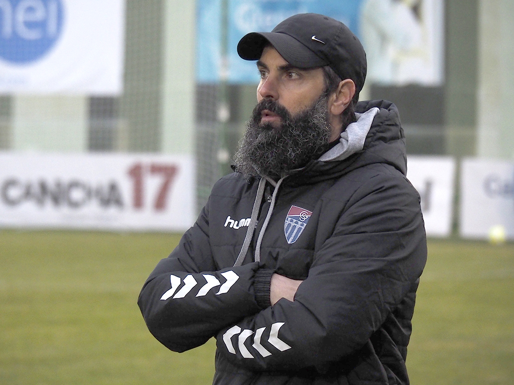 Ramsés, dirigiendo a la Segoviana frente al Numancia B./ NEREA LLORENTE