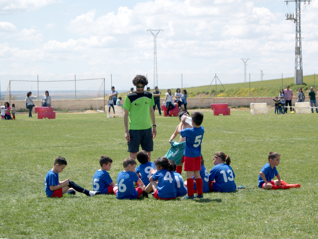 Francisco Pastor, con uno de los equipos de Carbonero el Mayor. / A.M.