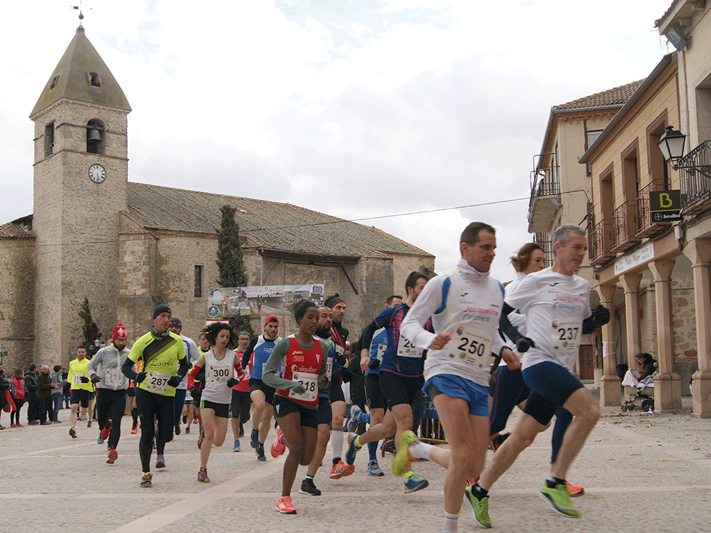 Atletas saliendo en una pasada edición de la carrera./ EL ADELANTADO