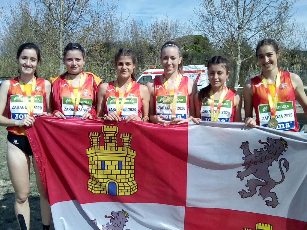EL equipo sub 23 que se proclamó campeon de España, con Águeda la tercera por la izquierda./ SPORTMEDIA