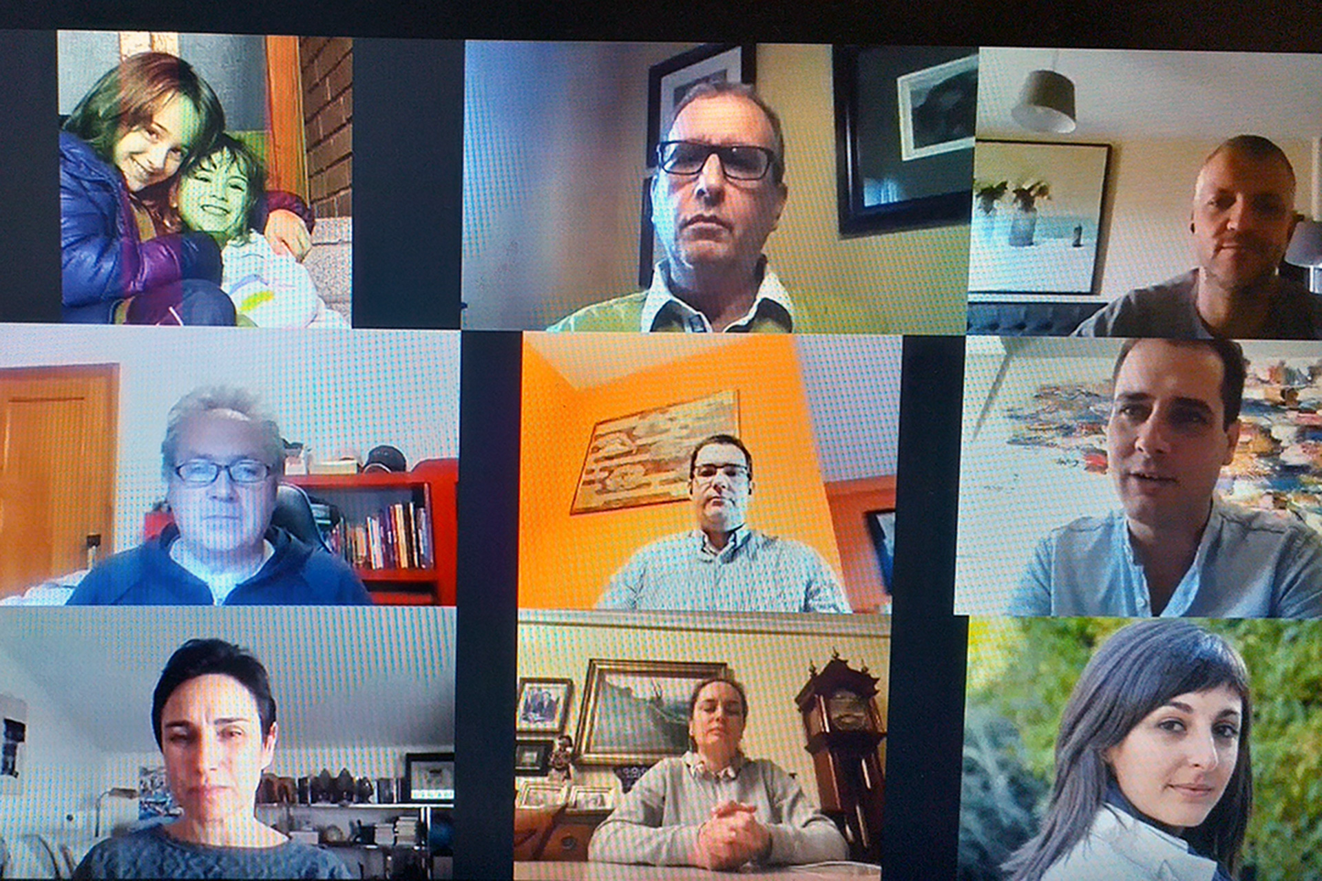 Concejales y representantes del PP en el Ayuntamiento, durante una reunión virtual. / E. A.