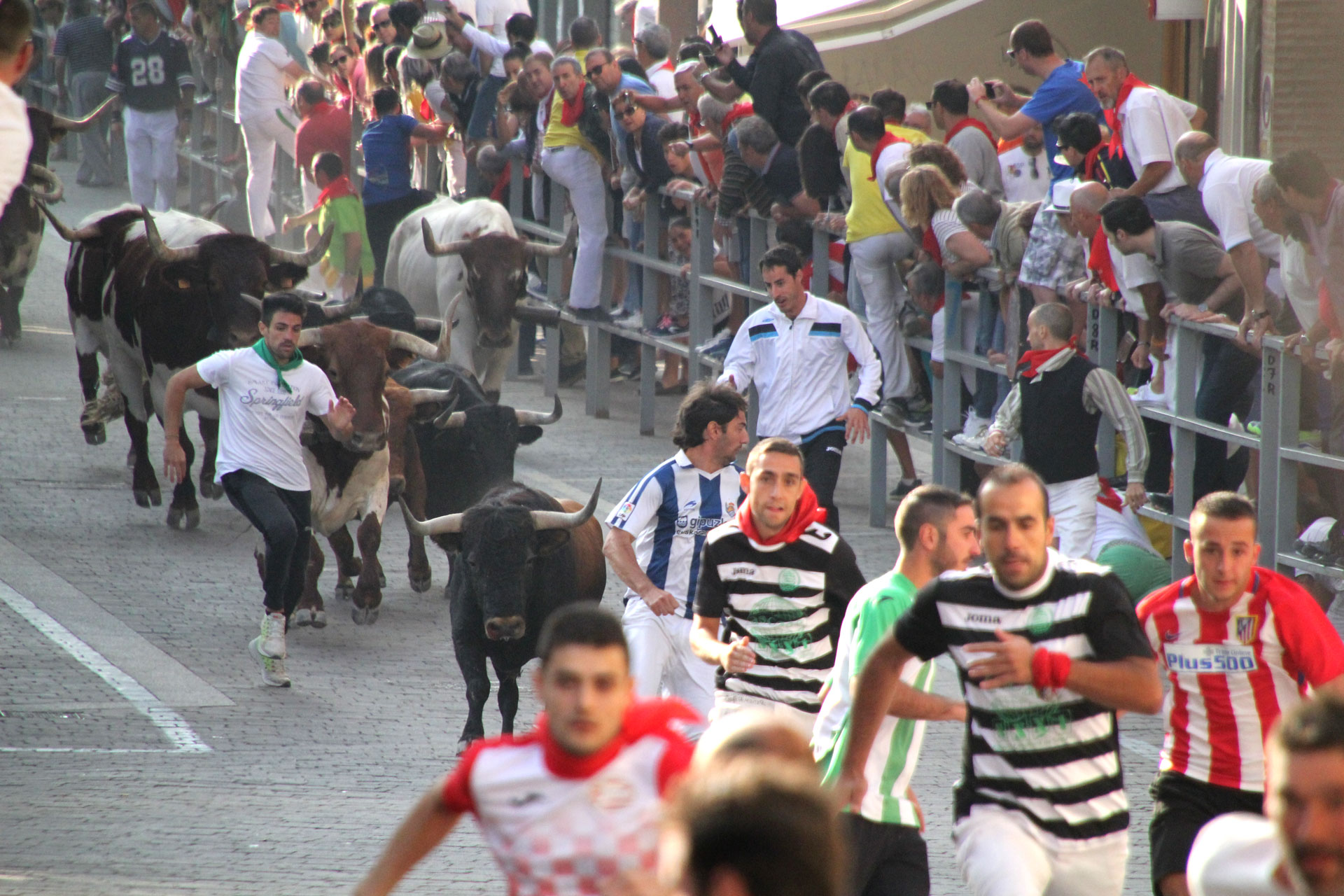 El alcalde de la villa guarda prudencia a la espera de tomar decisiones .