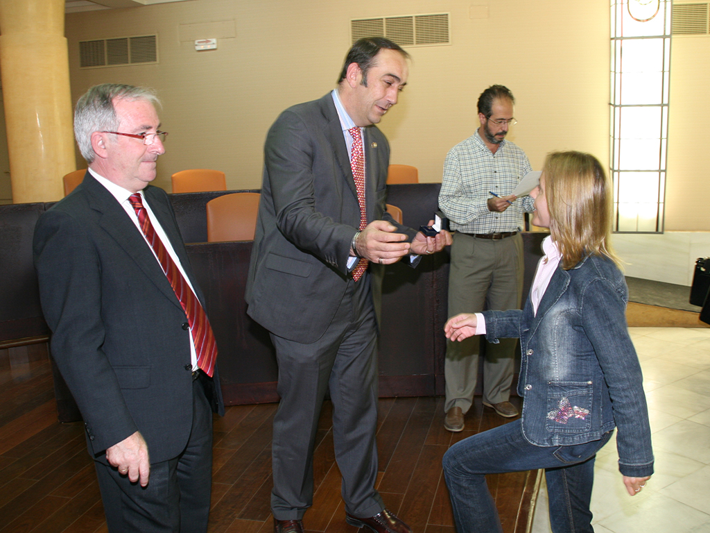 Javier Santamaría, en un acto como presidente de la Diputación, junto al actual Miguel Ángel de Vicente. /E.A.