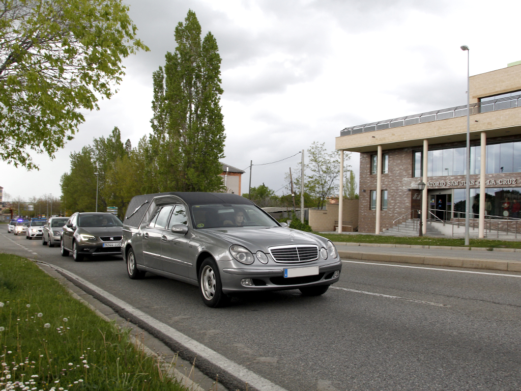 La Policía Local de Segovia despide a su compañero Gabriel Mate 1 Los compañeros despidieron a Gabriel Mate. /NEREA LLORENTE