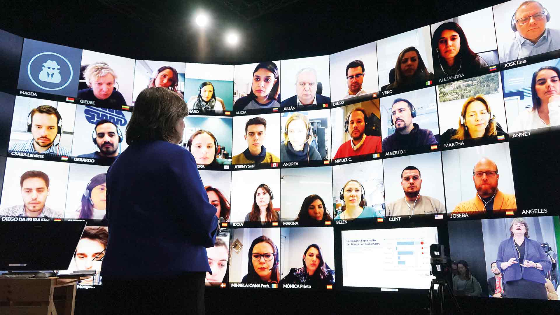 Una imagen de una clase online en el Wow Room de IE University . / Jesús Pascual