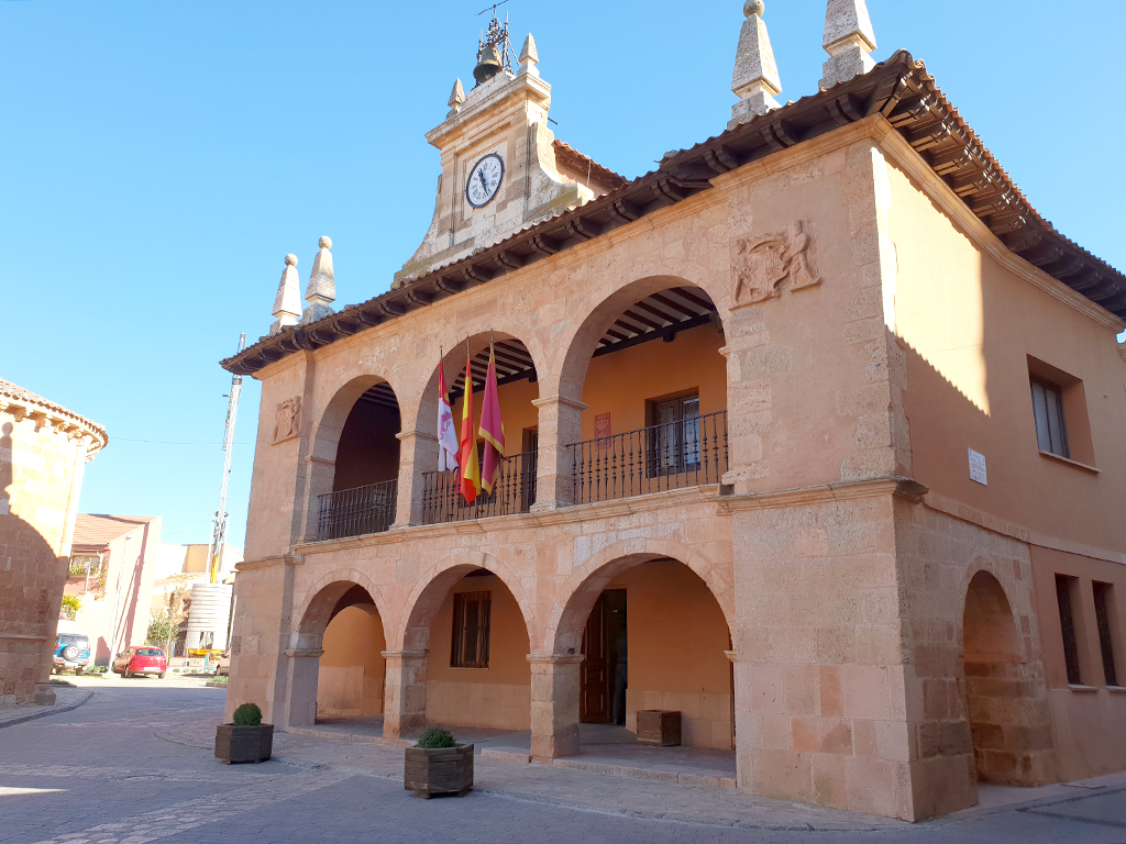Salón de actos del Ayuntamiento de Ayllón, escenario de uno de los cursos presenciales / E.A.