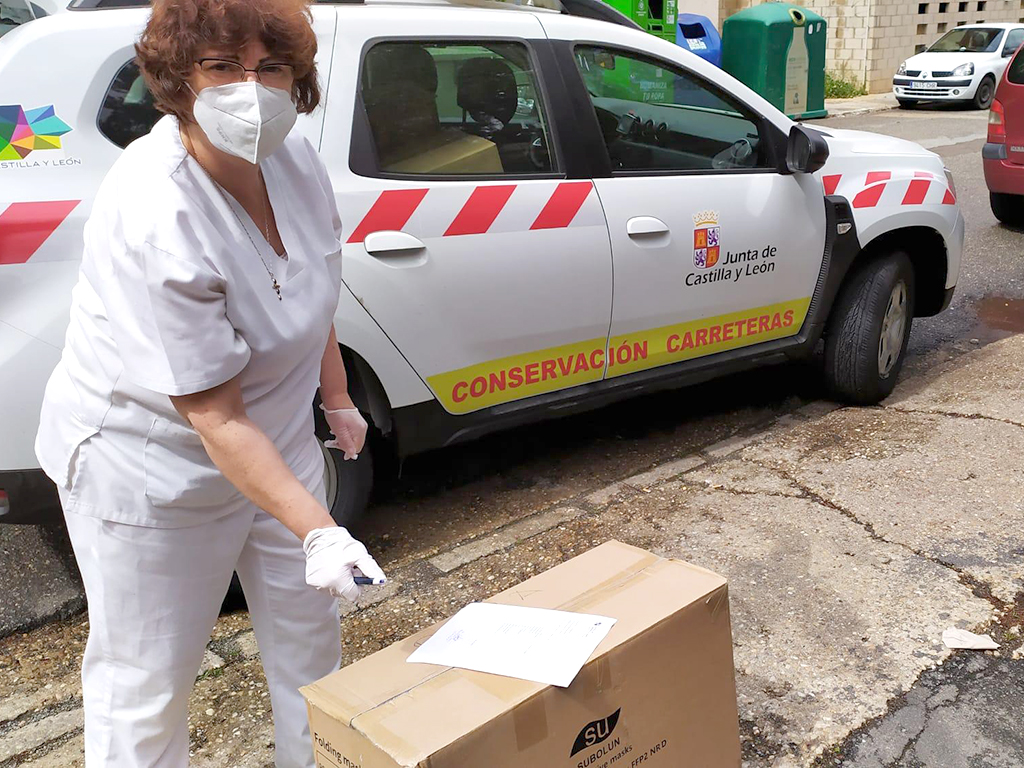 La ayuda va llegando estos días a los centros residenciales de Riaza./E.A.