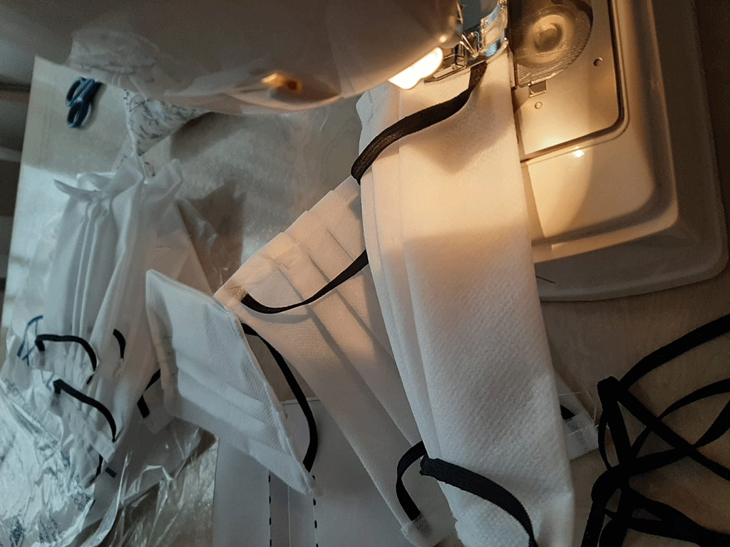 Las mascarillas son uno de los materiales más demandado por los ciudadanos. /E.A.