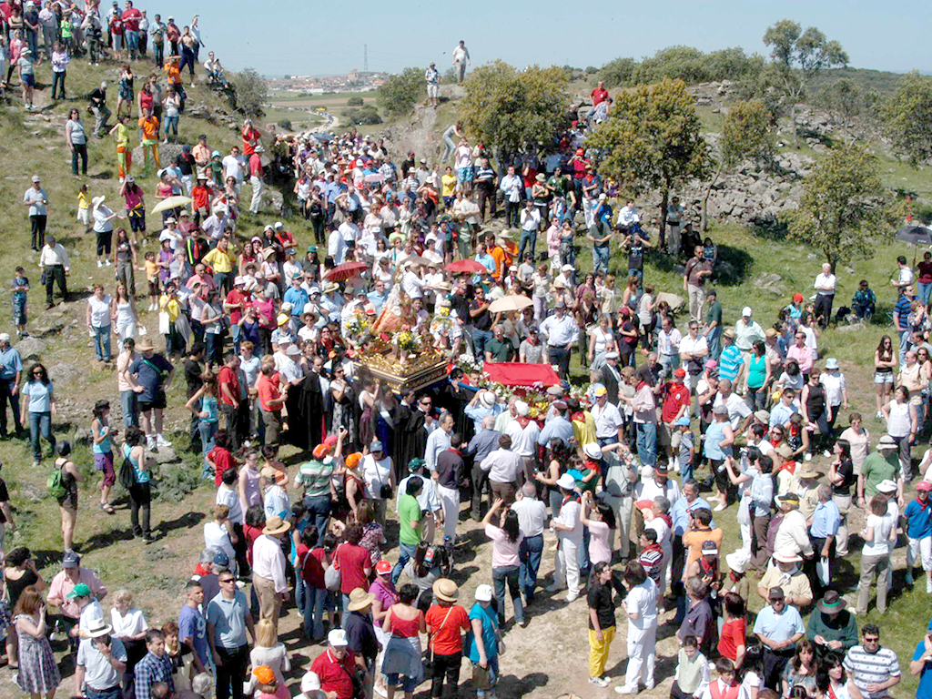 La romería de Nuestra Señora de Moral de Hornuez congrega todos los años a miles de personas. /G.H.