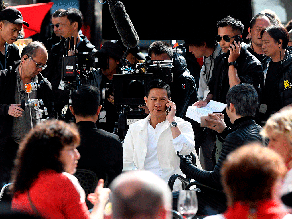El Covid-19 suspende rodajes y relega el cine a casa 1 Pasarán unas semanas más hasta que se vea una escena así en la calle. /EFE