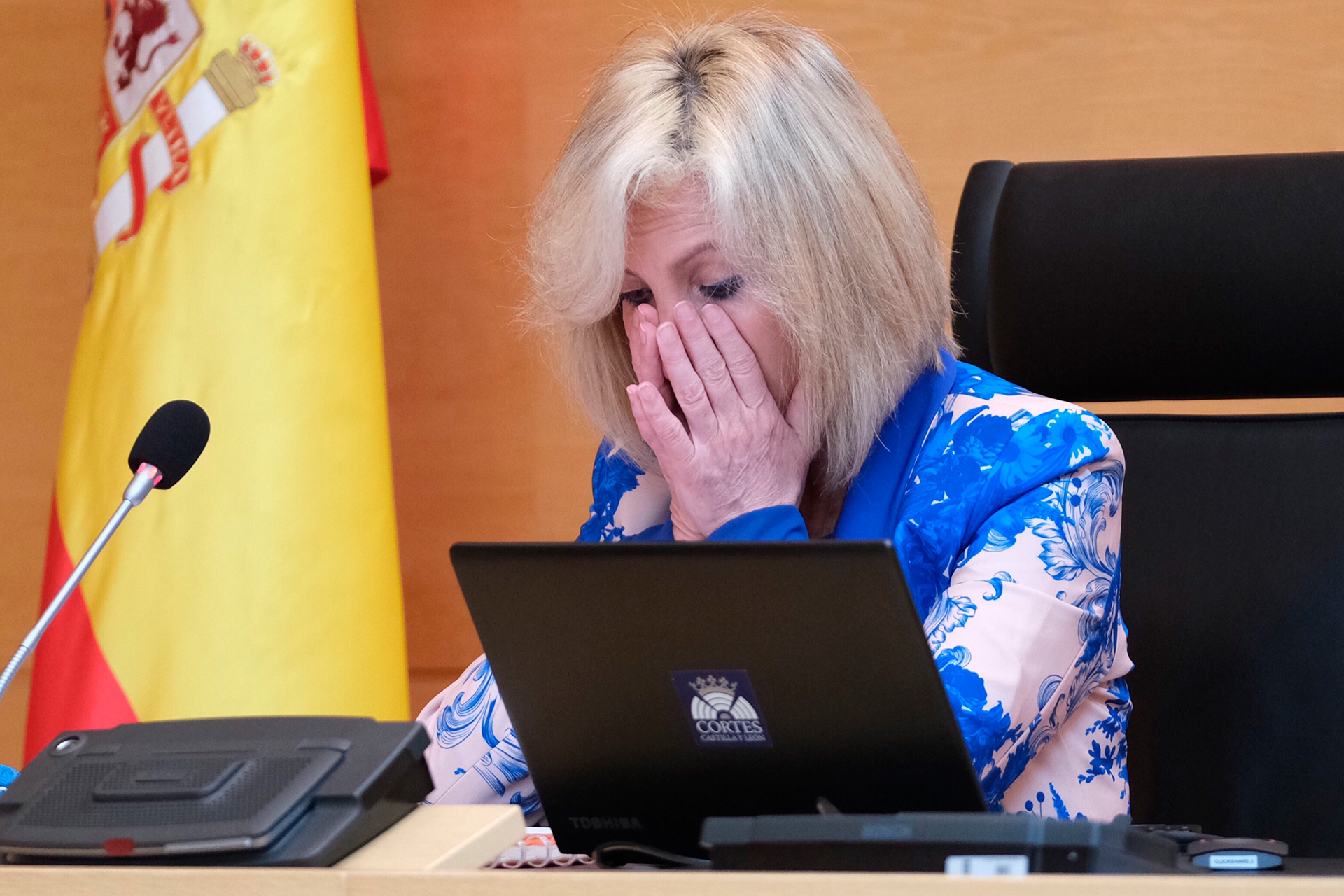 Verónica Casado llora el fallecimiento de los compañeros sanitarios / EFE